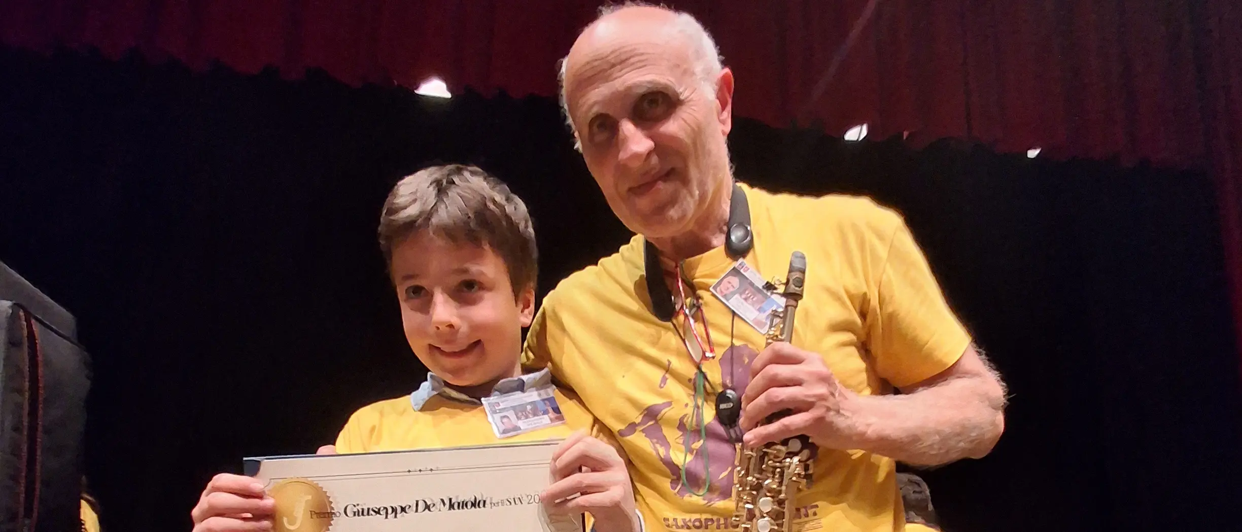 Un giovanissimo vibonese brilla con il suo sassofono a Crotone: premio speciale per Alessandro Speziale\n