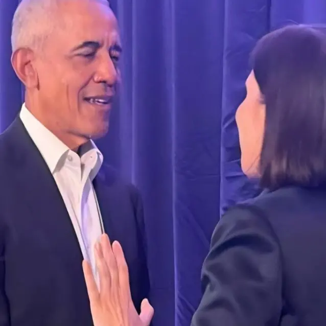 La foto con Barack Obama e la strategia di Elly Schlein per prendersi il campo largo\n