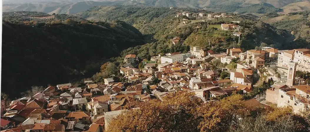 Dinami, un agosto tra tradizione e cultura: la Pro Loco punta sull’artigianato e guarda alla scuola dei mestieri\n