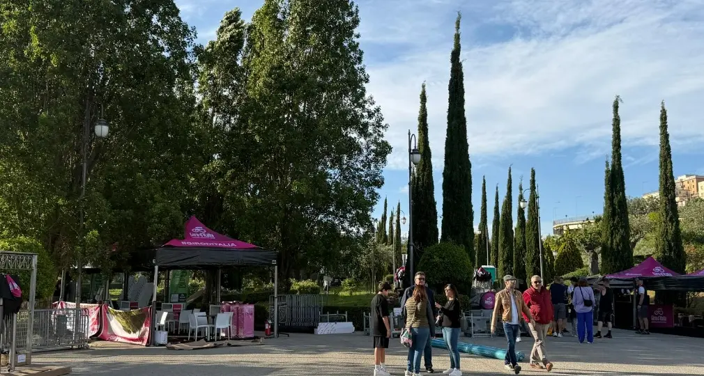Giro d’Italia 2026, Catanzaro pronta alla partenza della quarta tappa verso Cosenza\n\n\n