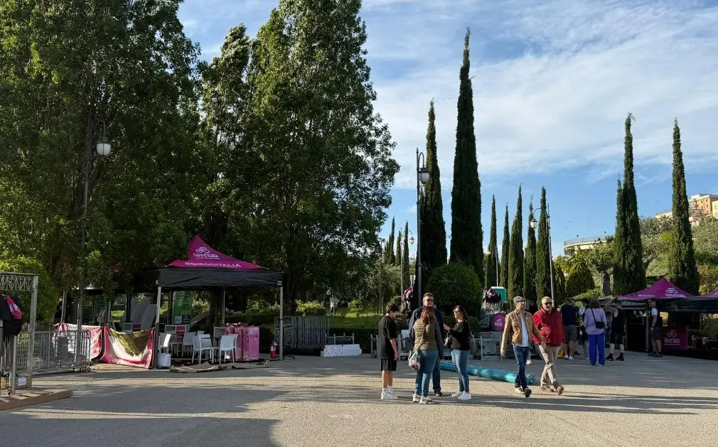 Giro d’Italia 2026, Catanzaro pronta alla partenza della quarta tappa verso Cosenza\n\n\n