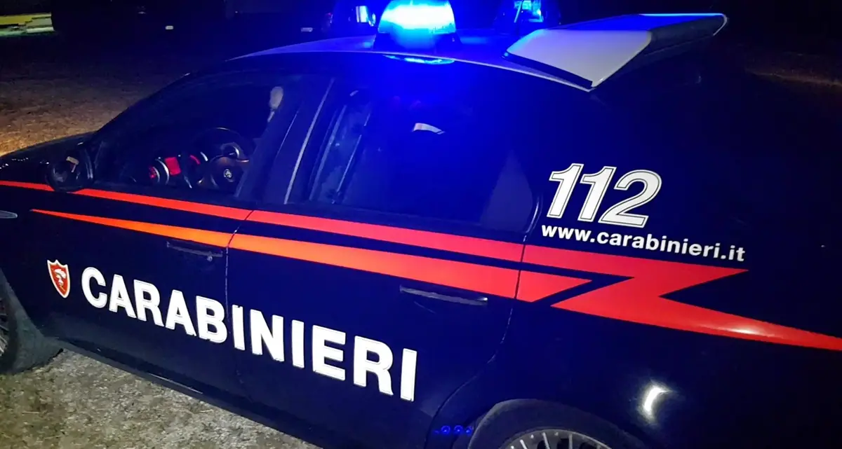 Blitz all’alba a Crotone: 10 indagati per associazione per delinquere, truffa e riciclaggio\n
