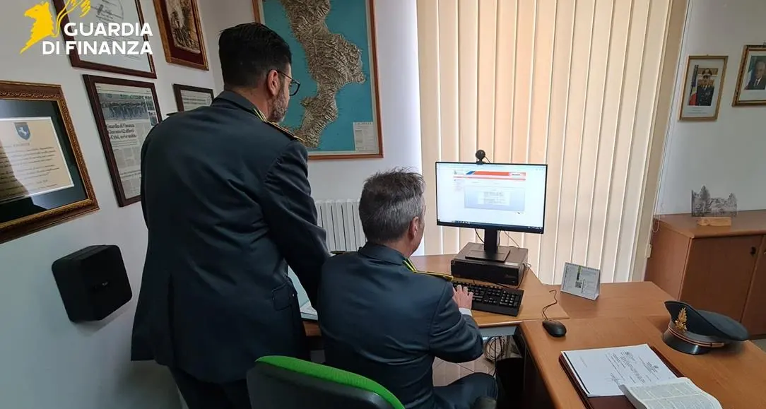 Per sette anni incassa la pensione del padre morto: truffa da oltre 245mila euro all'INPS\n
