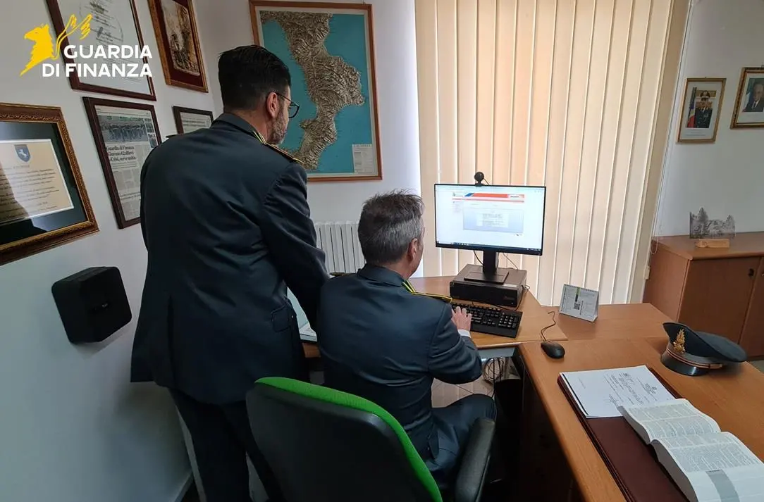Per sette anni incassa la pensione del padre morto: truffa da oltre 245mila euro all'INPS\n