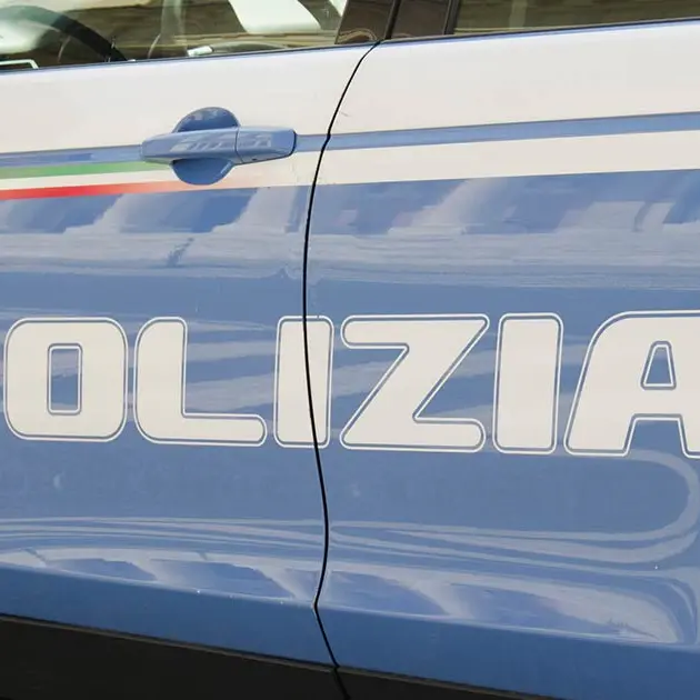 Melito, arrestata\u00A0una coppia che\u00A0trasportava\u00A0in auto\u00A055 panetti di sostanza stupefacente dentro\u00A0una busta\u00A0per la spesa\u00A0\n