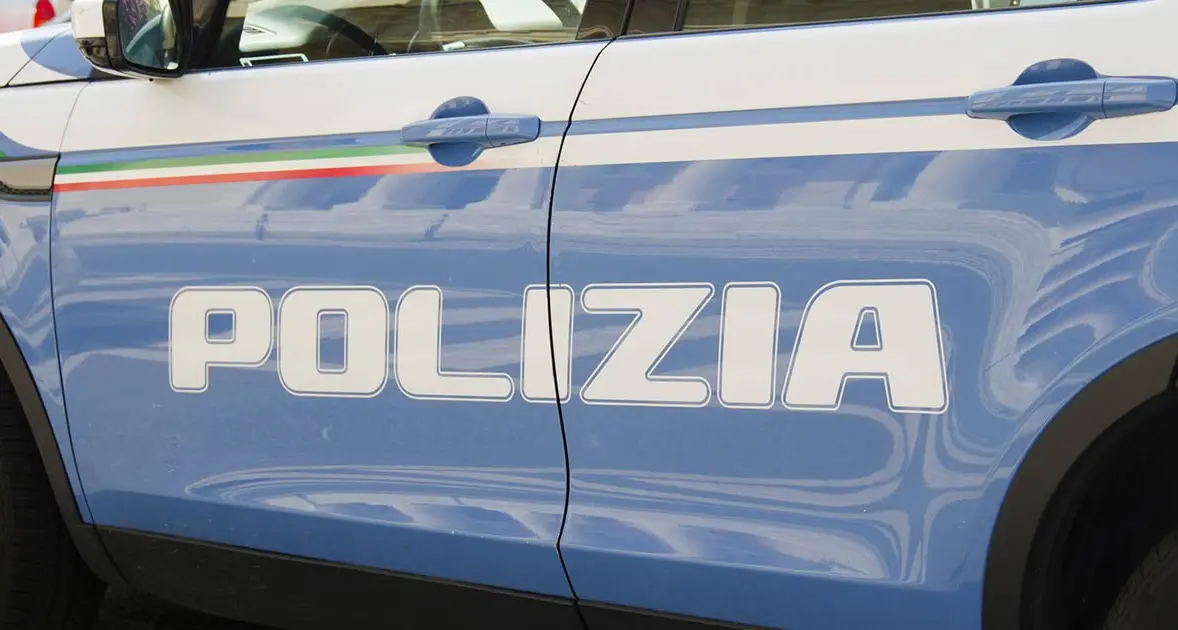 Melito, arrestata\u00A0una coppia che\u00A0trasportava\u00A0in auto\u00A055 panetti di sostanza stupefacente dentro\u00A0una busta\u00A0per la spesa\u00A0\n