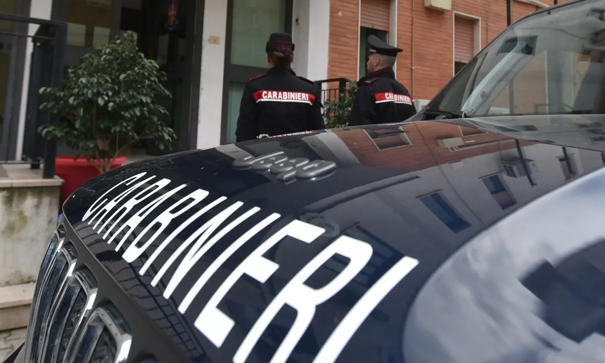 Amantea, Carabinieri salvano un giovane che minacciava di toglieri la vita con un taglierino\n