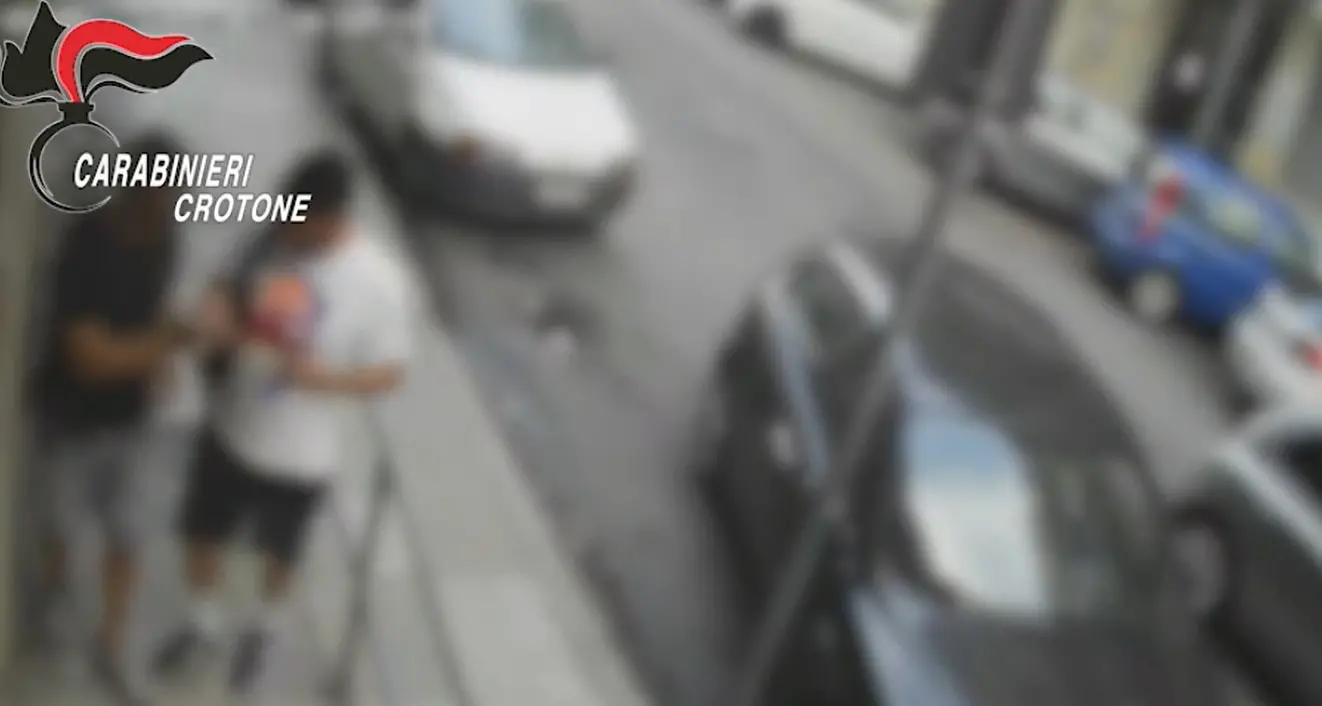 Mini car, piscine e trattori in vendita con annunci falsi,\u00A0a Crotone la centrale delle truffe:\u00A0sequestrati Rolex e auto –\u00A0NOMI\n