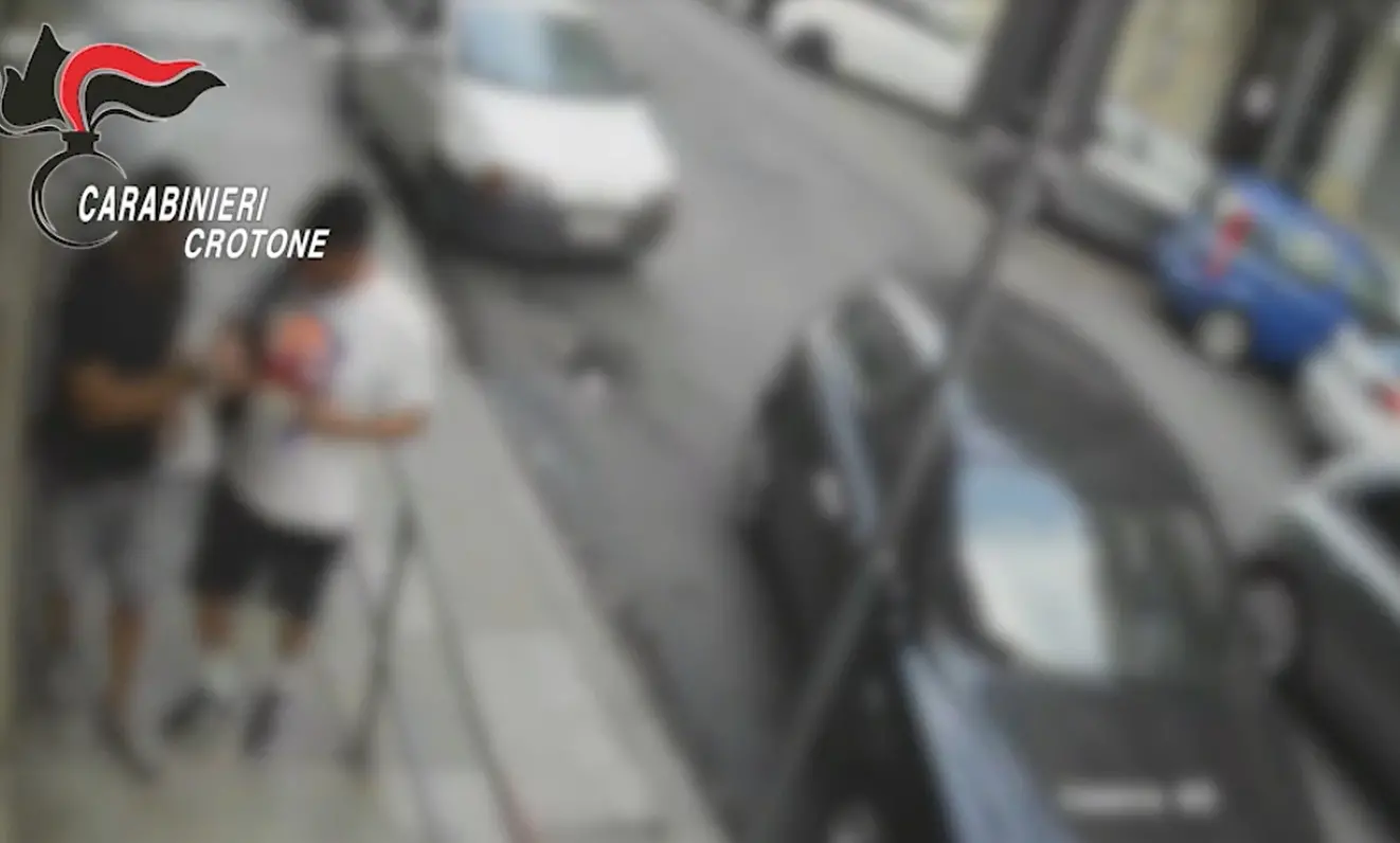Mini car, piscine e trattori in vendita con annunci falsi,\u00A0a Crotone la centrale delle truffe:\u00A0sequestrati Rolex e auto –\u00A0NOMI\n