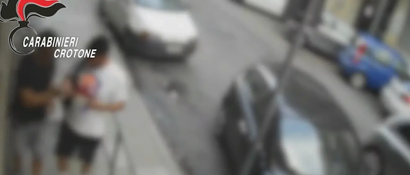 Mini car, piscine e trattori in vendita con annunci falsi,\u00A0a Crotone la centrale delle truffe:\u00A0sequestrati Rolex e auto –\u00A0NOMI\n