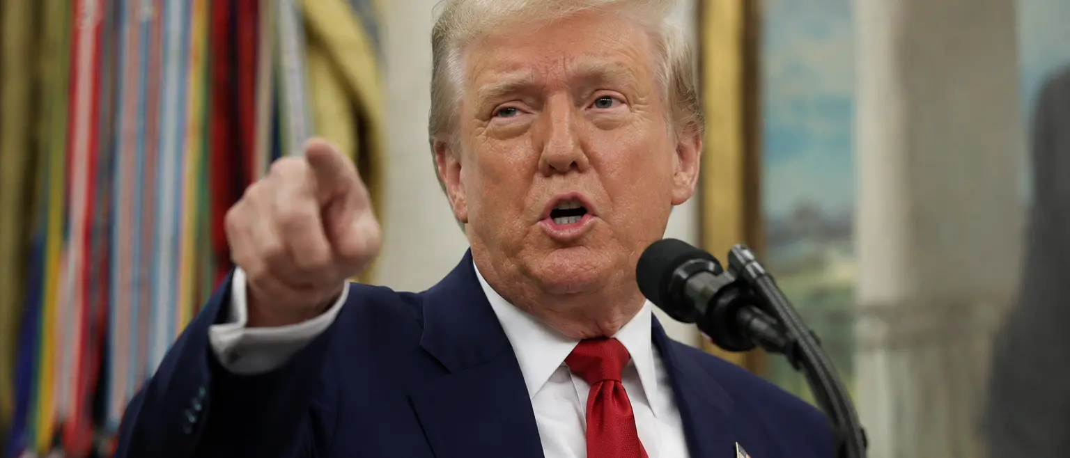 Trump: «Stiamo facendo il c…\u00A0a tutti».\u00A0Il tycoon\u00A0valuta nuovi raid, Teheran minaccia di avvicinarsi alla bomba atomica\n