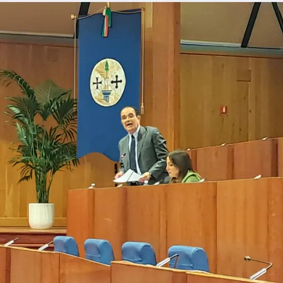 Fondi europei per il ciclone Harry, la maggioranza boccia la mozione dell’opposizione. Bruno: «Nessuna risposta certa sull’attivazione dell’iter»\n