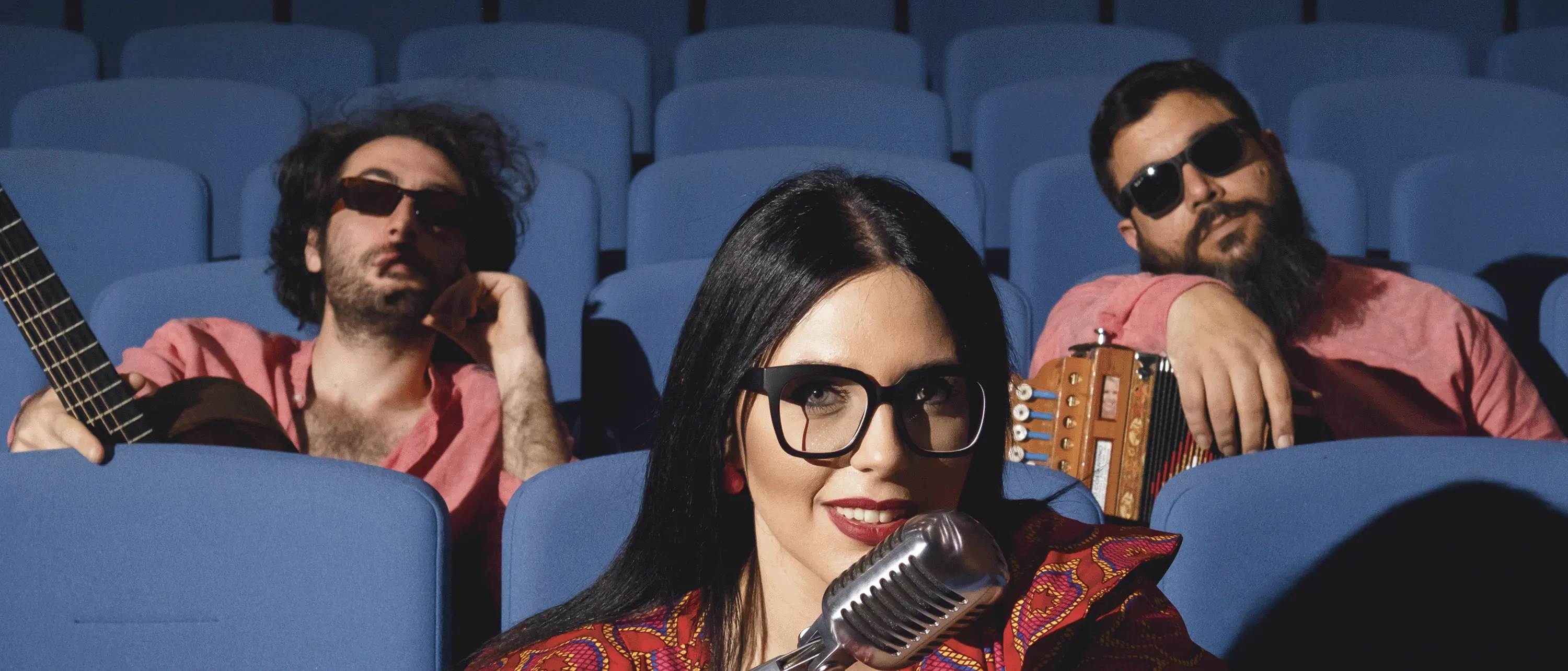 “Tutti lu sannu”, ecco il nuovo viaggio musicale di Carmen Floccari\n