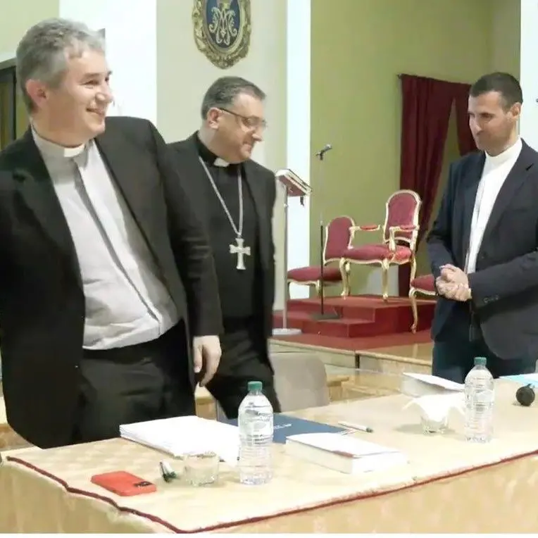 Praia a Mare, presentato “Chiesa al plurale” di don Roberto Oliva\n