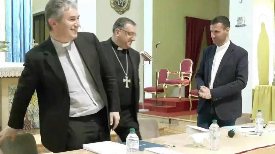 <p>Un momento dell'incontro</p>\\n