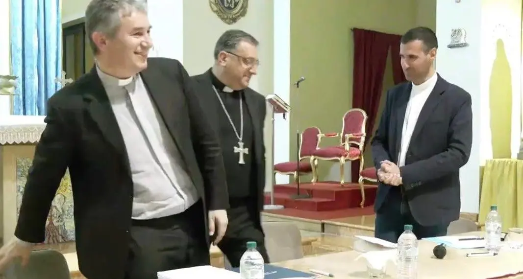 Praia a Mare, presentato “Chiesa al plurale” di don Roberto Oliva\n