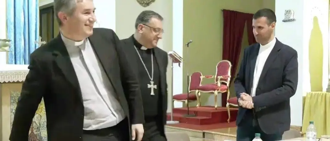 Praia a Mare, presentato “Chiesa al plurale” di don Roberto Oliva\n