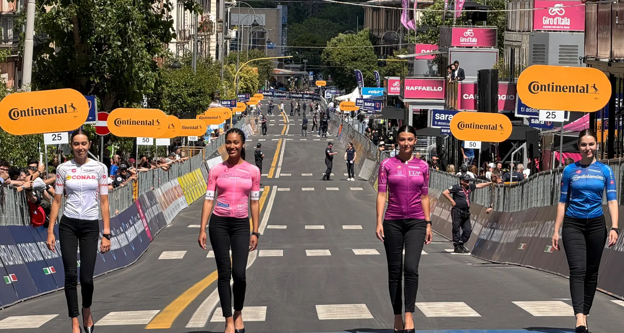 <p>Cosenza in rosa: ecco la fotogallery</p>