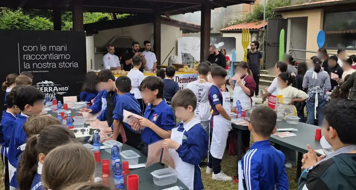 Giornata del Made in Italy, a Stefanaconi la Pro loco insegna l’arte del pane ai ragazzi delle scuole\n
