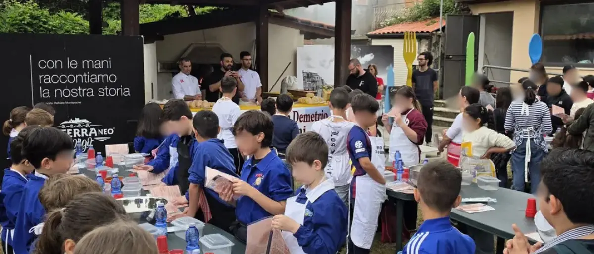 Giornata del Made in Italy, a Stefanaconi la Pro loco insegna l’arte del pane ai ragazzi delle scuole\n