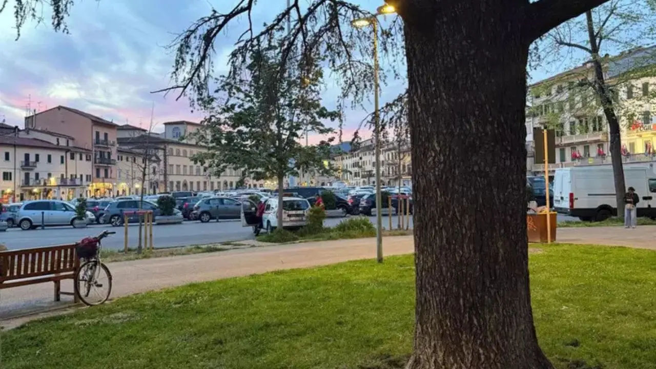 Prato: difende una collega e viene accoltellato. Due fermati\n