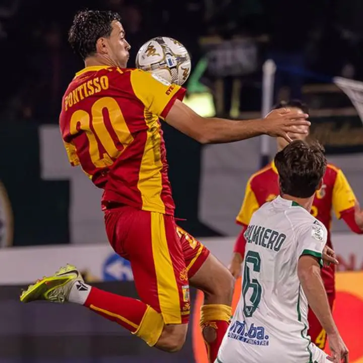 Playoff Serie B, il Catanzaro sfida l’Avellino: Pontisso sblocca il match.\u00A0Parziale primo tempo 1-0. Gli aggiornamenti –\u00A0LIVE\n