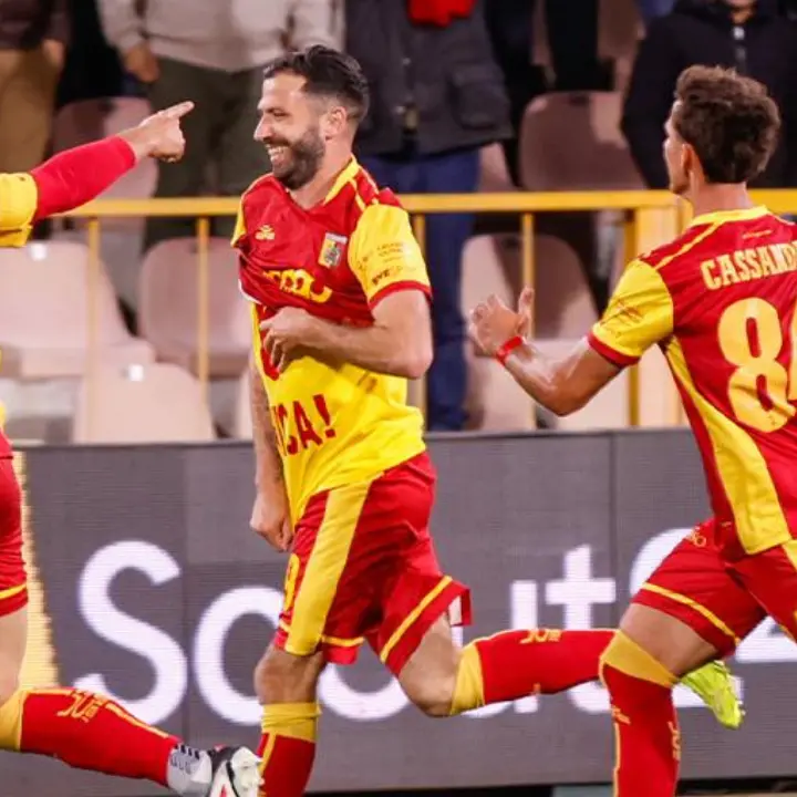 Il Catanzaro stende\u00A0l’Avellino,\u00A0Aquile in semifinale playoff: Pontisso, Cassandro e il ritorno di capitan Iemmello per il\u00A03-0 finale\n