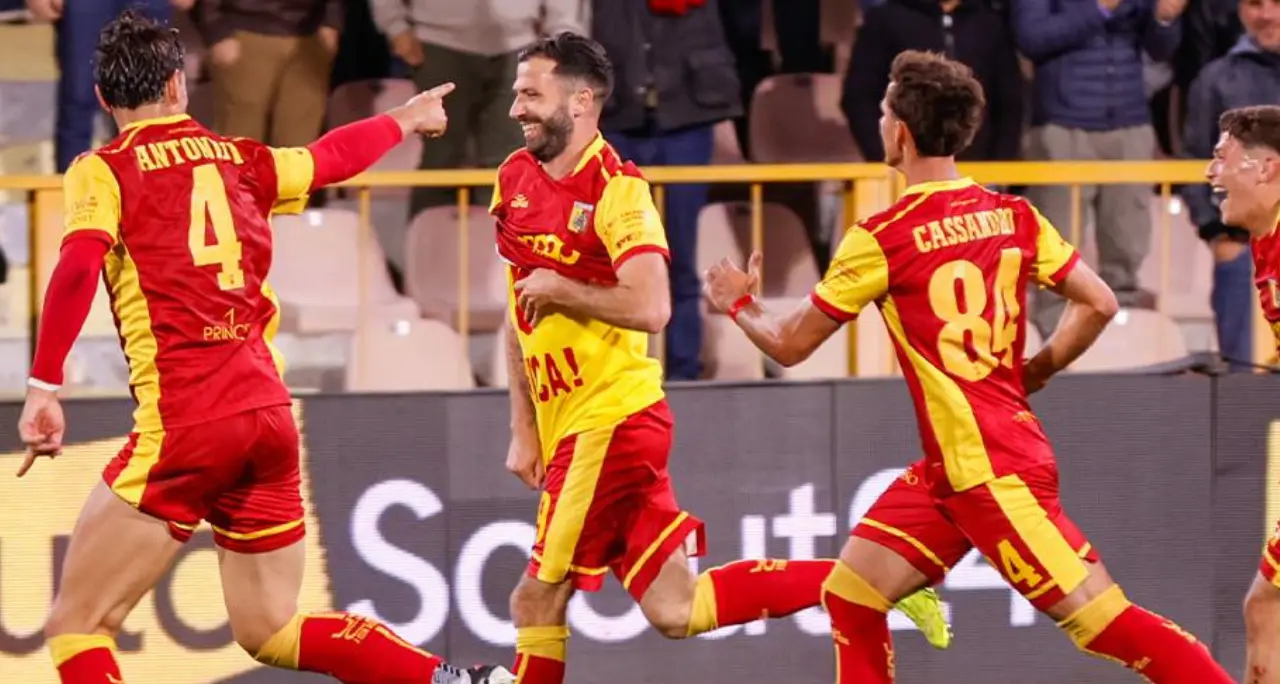 Il Catanzaro stende\u00A0l’Avellino,\u00A0Aquile in semifinale playoff: Pontisso, Cassandro e il ritorno di capitan Iemmello per il\u00A03-0 finale\n