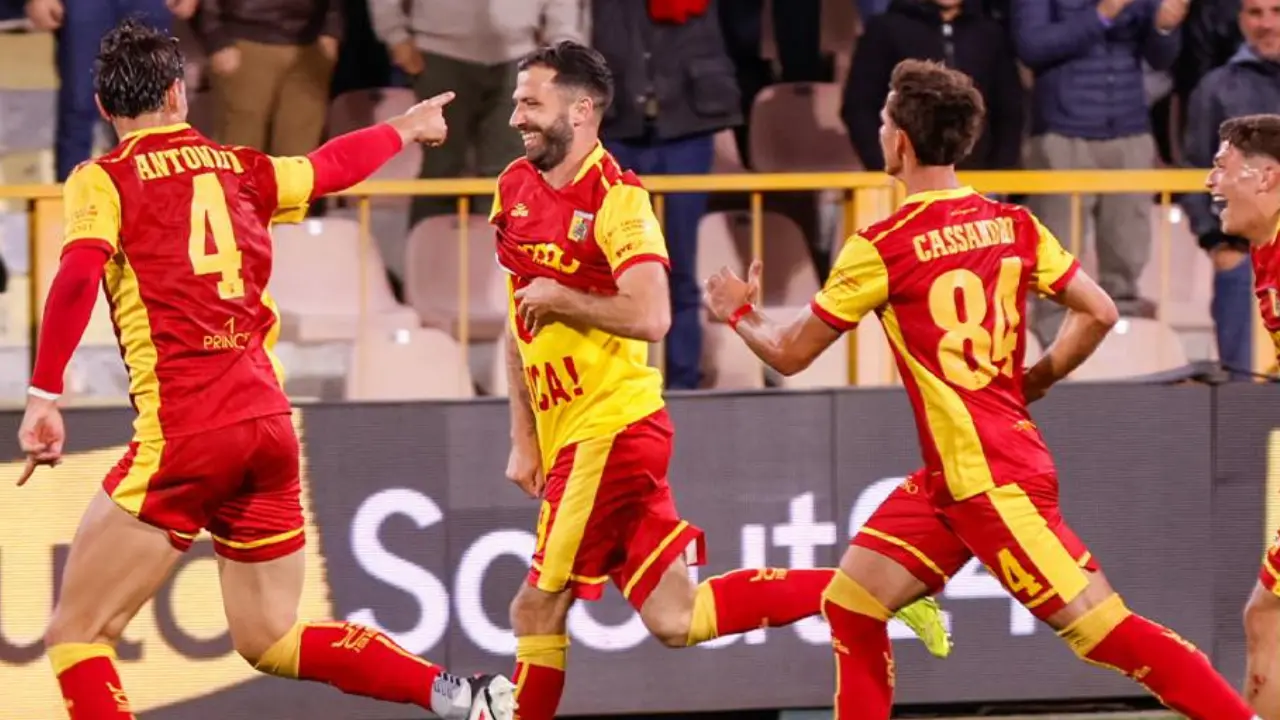 Il Catanzaro stende\u00A0l’Avellino,\u00A0Aquile in semifinale playoff: Pontisso, Cassandro e il ritorno di capitan Iemmello per il\u00A03-0 finale\n