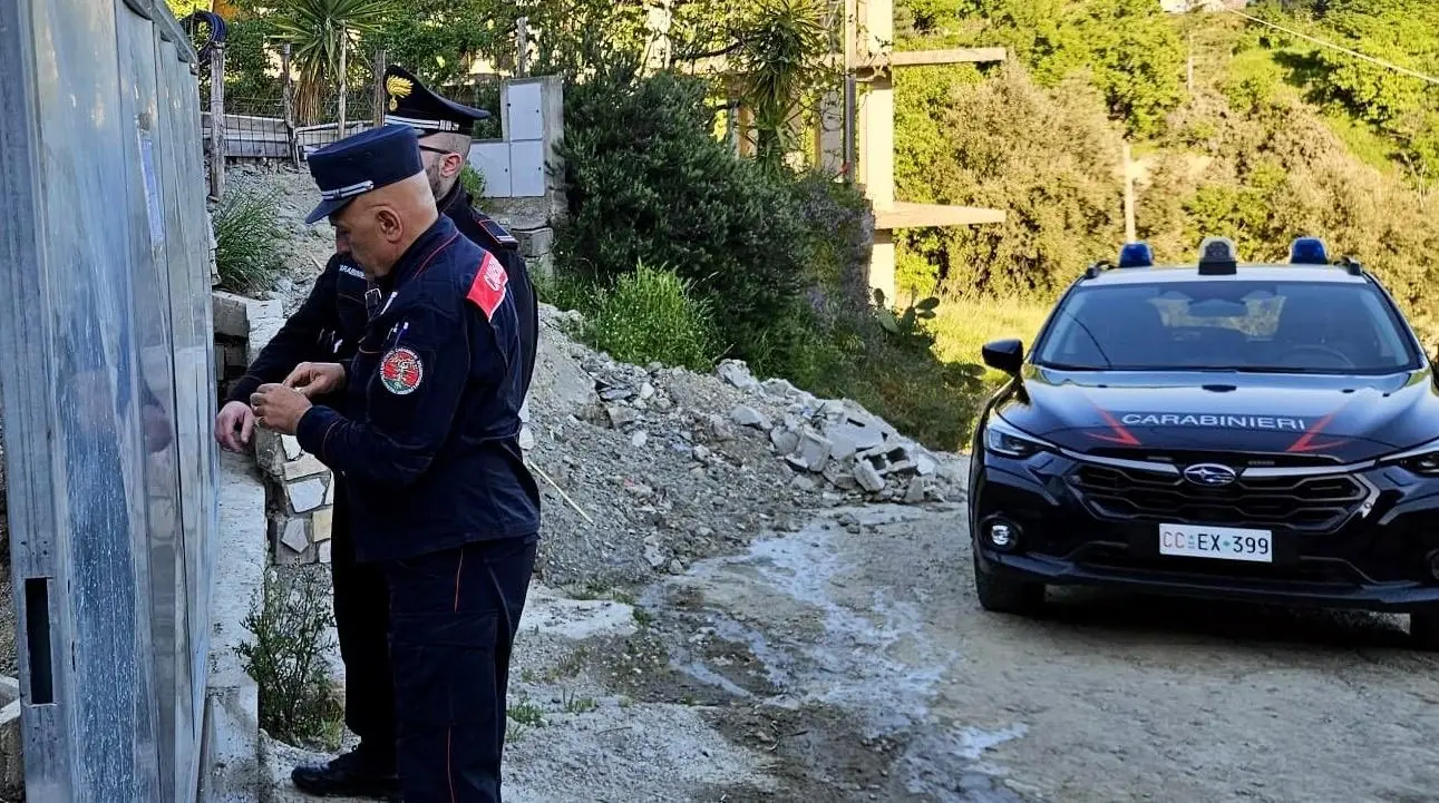 Cantiere abusivo nel Parco della Sila, sequestrata una platea in cemento di oltre 300 metri quadrati: denunciato un 35enne\n
