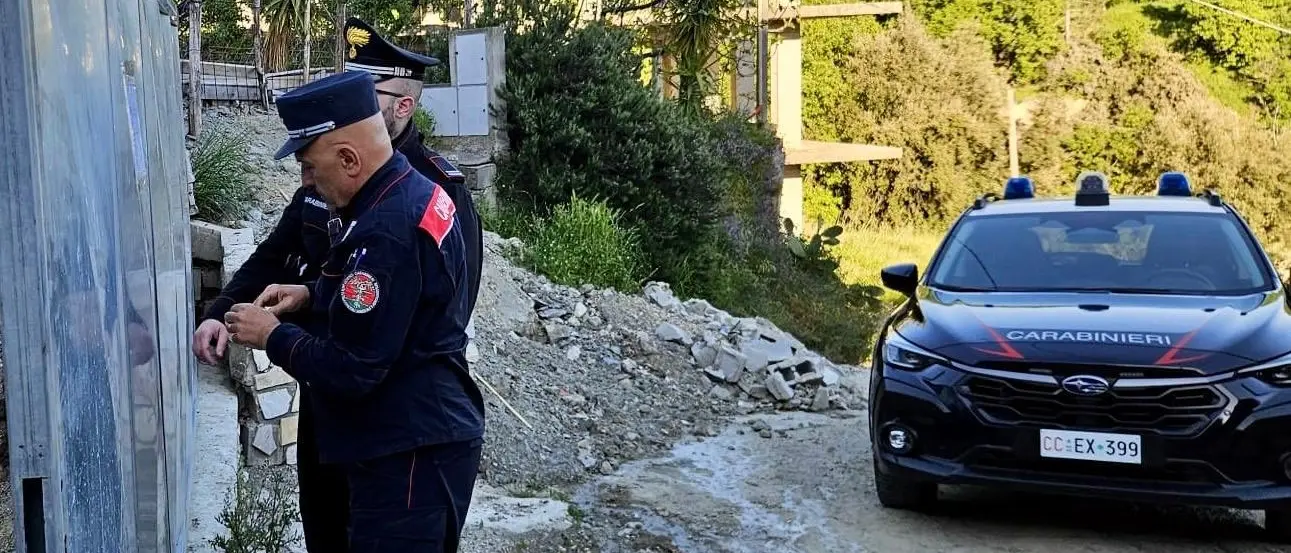Cantiere abusivo nel Parco della Sila, sequestrata una platea in cemento di oltre 300 metri quadrati: denunciato un 35enne\n