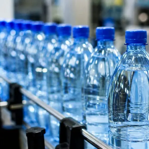 L’Asp\u00A0sospende un lotto di Acqua Leo per “odore sgradevole”. L’azienda replica: «Nessuna alterazione»\n