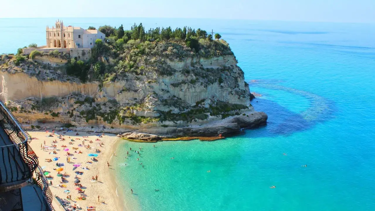 Musica, poesia e danza a Tropea: il festival Rapsodie Agresti torna con “Sfumature sonore” e “Radici”\n