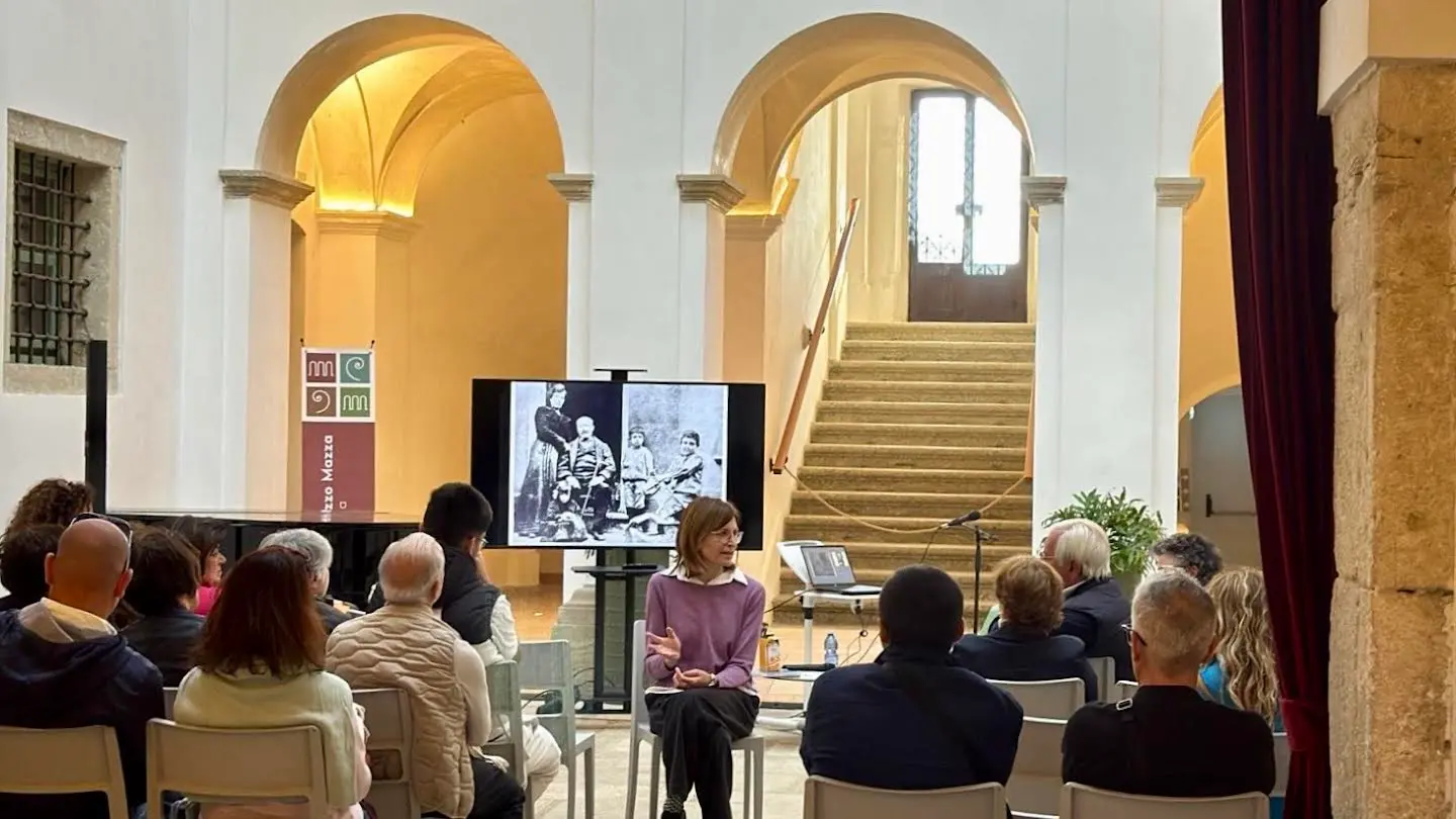 “Community Hub”, Le Piazze parlanti: Nicaso inaugura talk d’autore sul tema “Costruire il futuro narrando la storia”