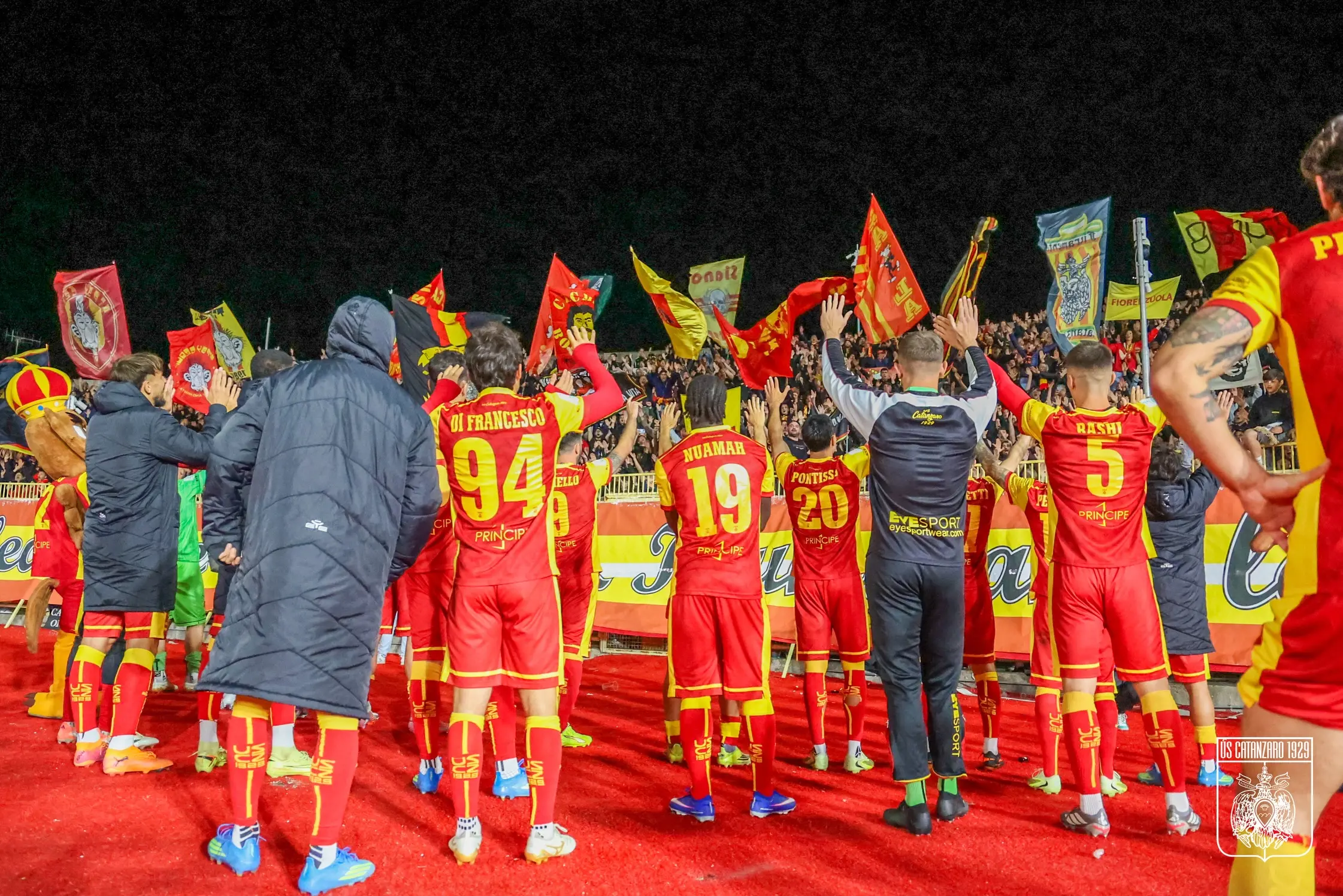 Il Catanzaro attende il Palermo, scatta la prevendita per la semifinale playoff: prezzi, orari e modalità\n\n\n