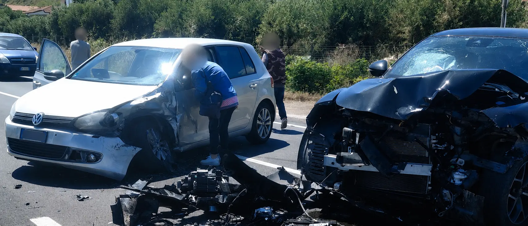 Scontro sulla Statale 106 a Mandatoriccio, traffico rallentato e disagi\n