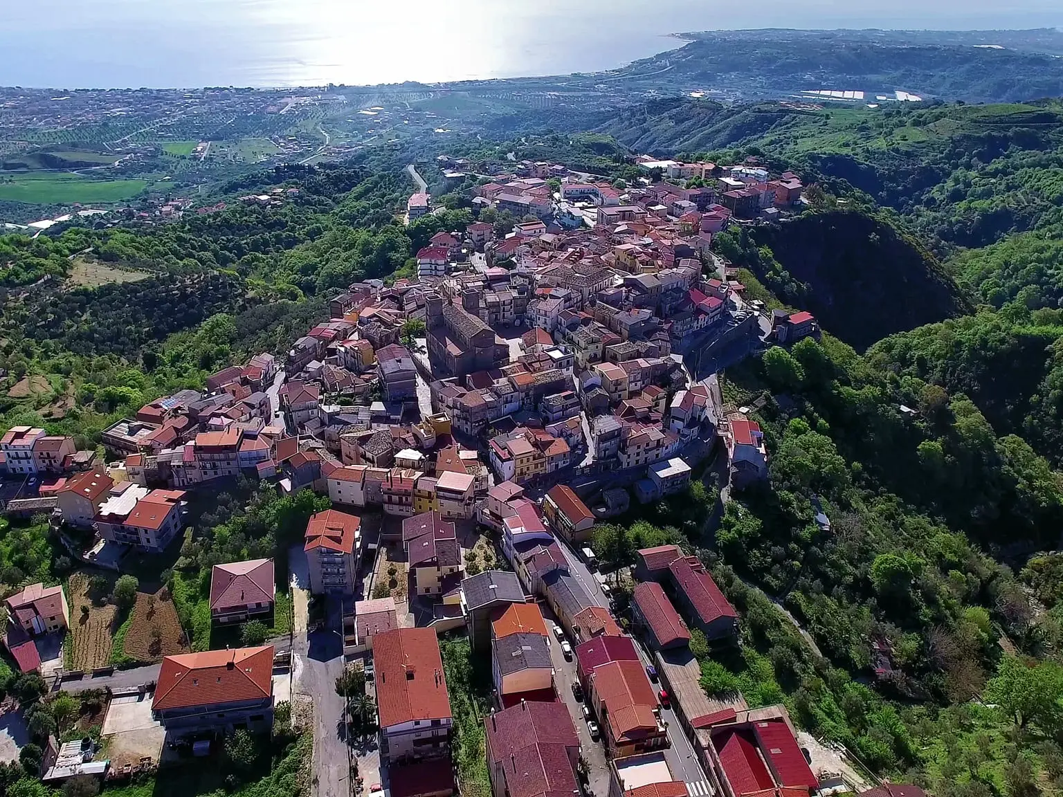 Montepaone, è sfida contro l’astensionismo: il rebus del quorum che può aprire le porte al commissario prefettizio