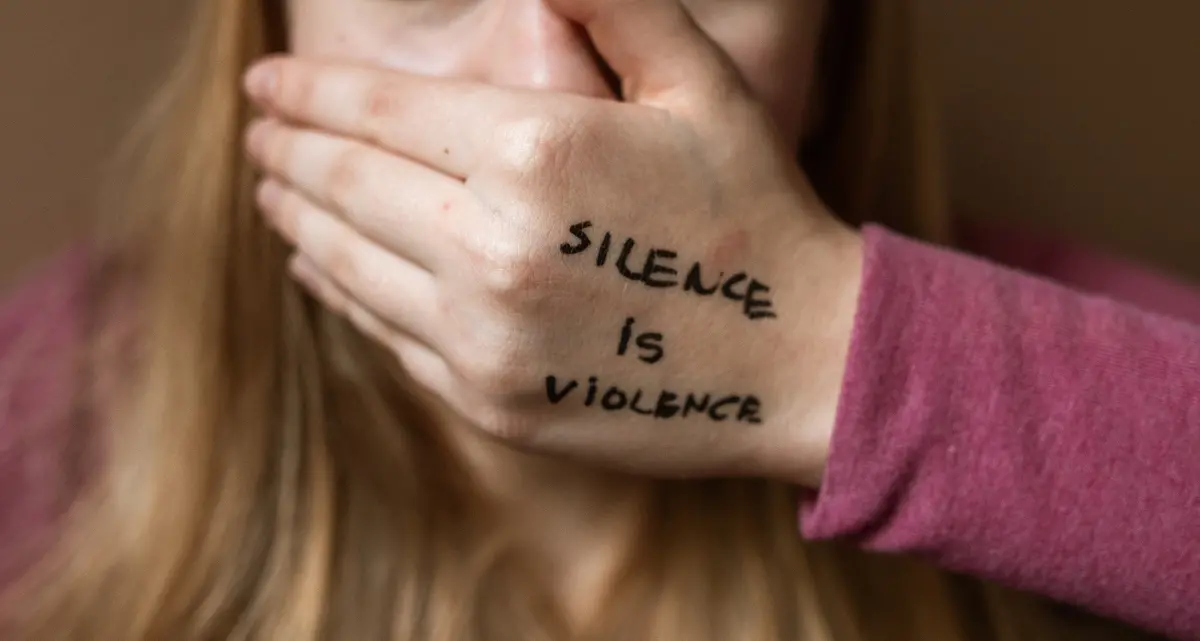 “No (A)More”: al liceo Capialbi di Vibo il progetto per sensibilizzare su femminicidi e violenza sulle donne\n