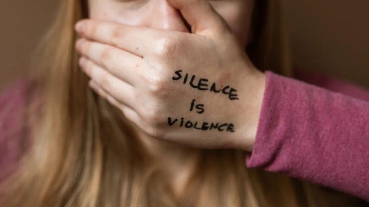 “No (A)More”: al liceo Capialbi di Vibo il progetto per sensibilizzare su femminicidi e violenza sulle donne\n