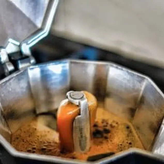 Avvelena la moglie con la candeggina nel caffè, arrestato un uomo a Pistoia\n