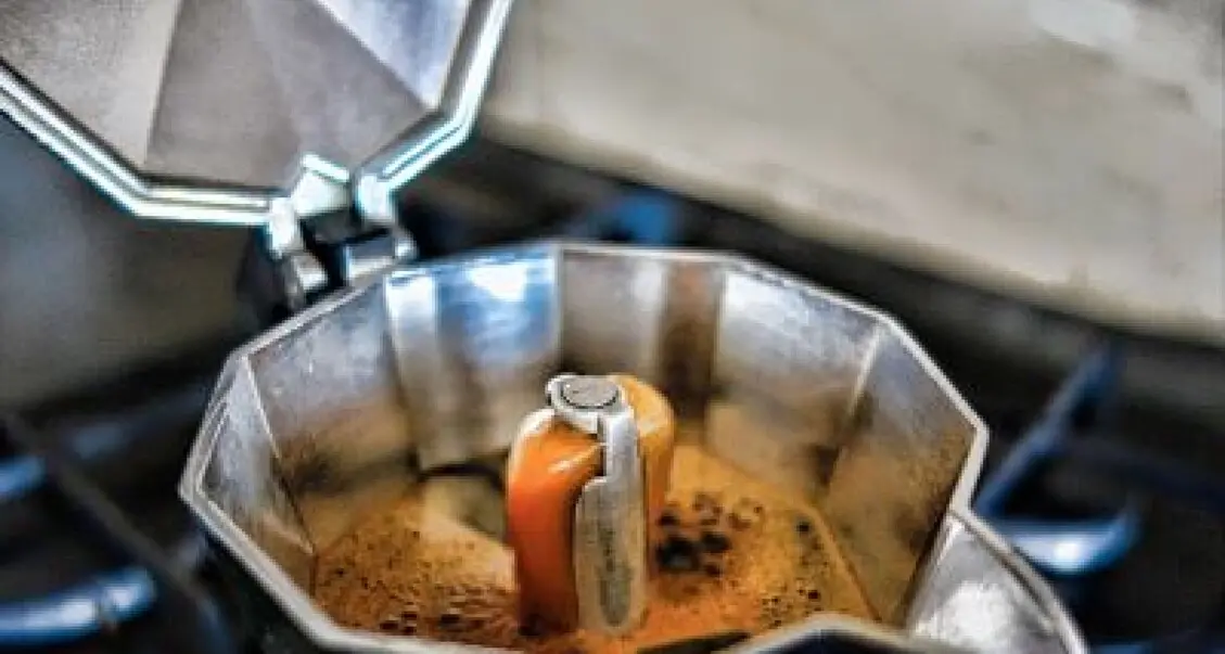 Avvelena la moglie con la candeggina nel caffè, arrestato un uomo a Pistoia\n