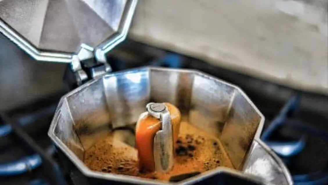 Avvelena la moglie con la candeggina nel caffè, arrestato un uomo a Pistoia\n