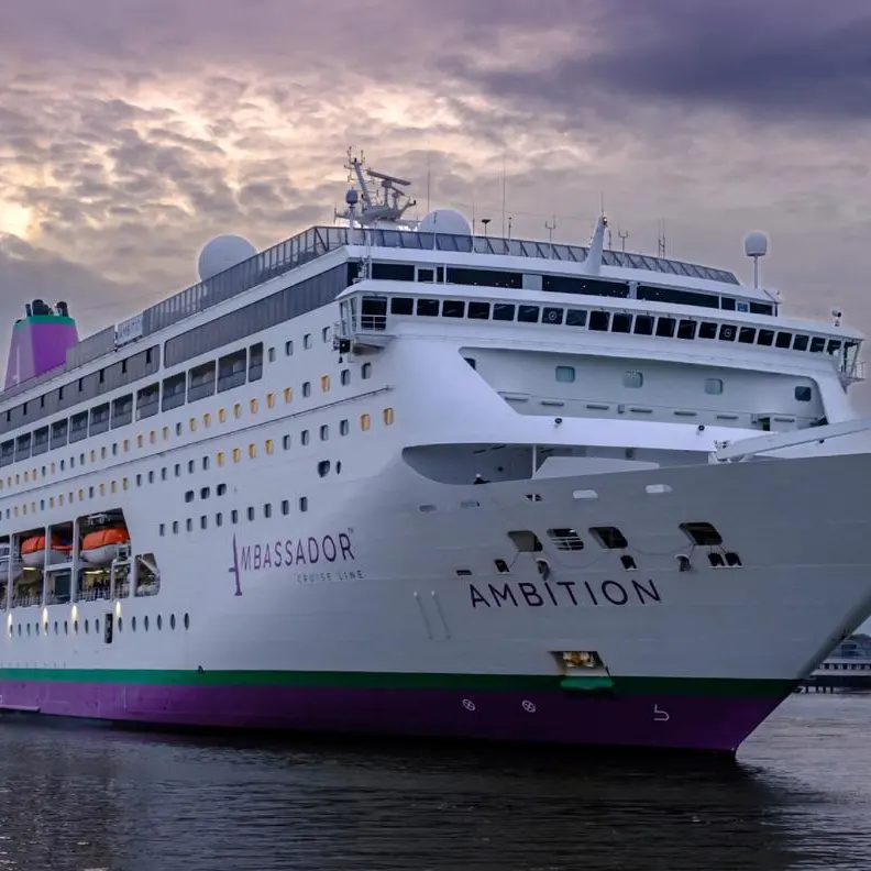 Passeggero muore per sospetta gastroenterite su una nave, 1.700 isolati a Bordeaux in Francia\n