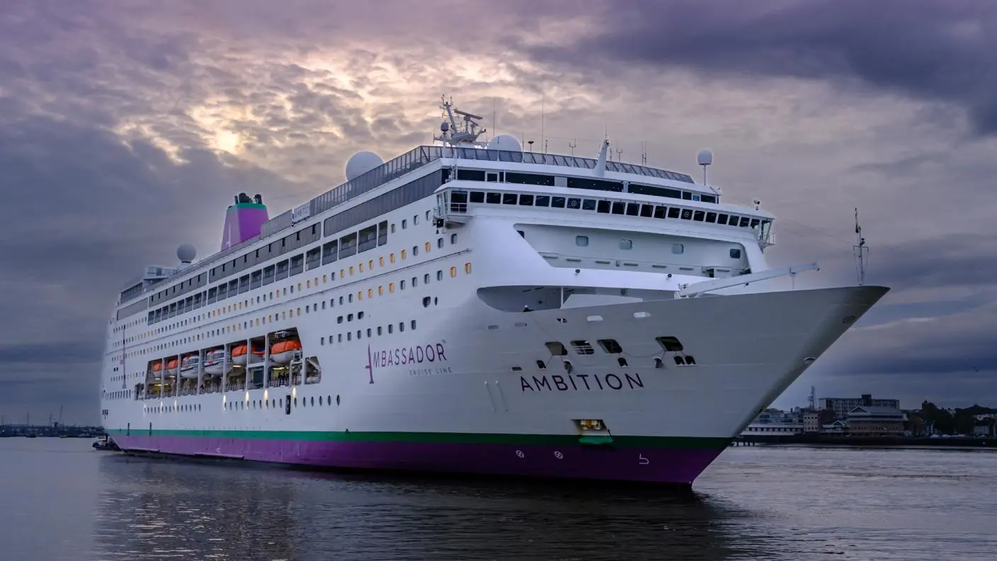 Passeggero muore per sospetta gastroenterite su una nave, 1.700 isolati a Bordeaux in Francia\n