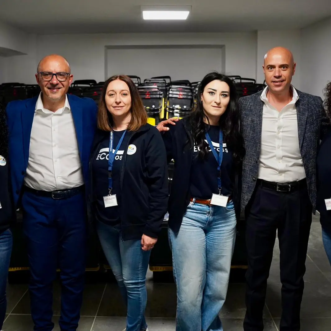 Acri, nuovi kit per la differenziata: cittadini in fila nei punti di ritiro\n