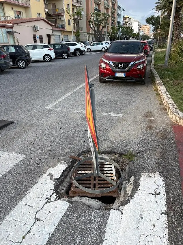 “La Tazzina della legalità”: «Ancora buche e voragini su tante strade della città»\n