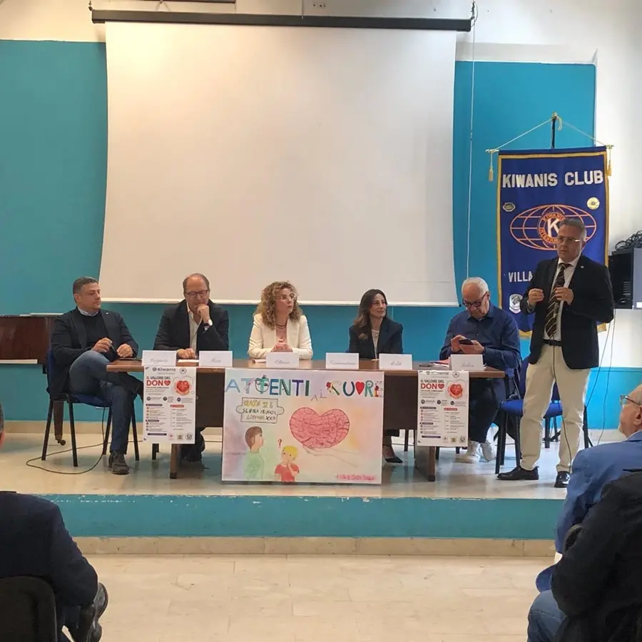 A Villa San Giovanni\u00A0la scuola si fa \"cardioprotetta\",\u00A0il Kiwanis dona un defibrillatore agli studenti\n