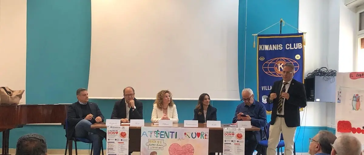 A Villa San Giovanni\u00A0la scuola si fa \"cardioprotetta\",\u00A0il Kiwanis dona un defibrillatore agli studenti\n