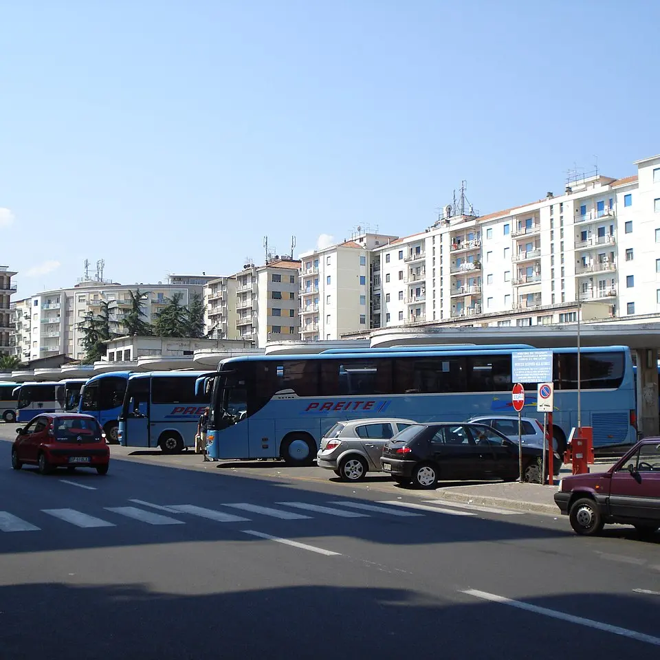 <p>Sicurezza alle autolinee di Cosenza. Mentre la politica prende i suoi tempi, i cittadini temono la tragedia</p>