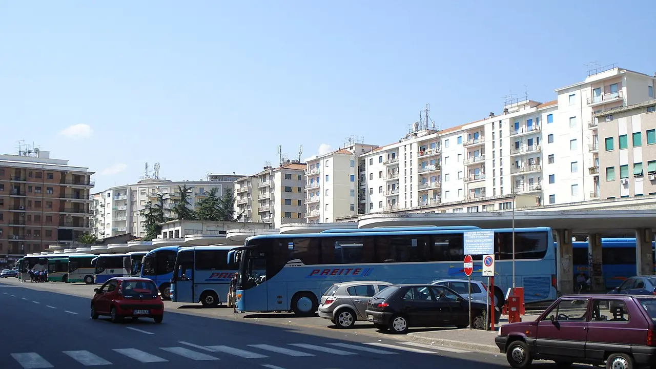 <p>Sicurezza alle autolinee di Cosenza. Mentre la politica prende i suoi tempi, i cittadini temono la tragedia</p>